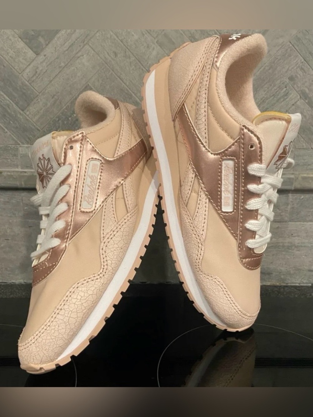Reebok Classic ~ Rose Gold ~ Womens 6 New In Box